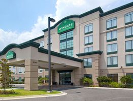 Wingate by Wyndham Orlando Airport: 5750 Hazeltine National Dr, Orlando, FL 32822