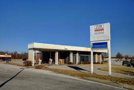 Former UCCU Bank Building: 16300 E. Us 24 Highway, Independence, MO 64056