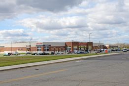Knoxville Crossing: 10405 N Centerway Dr, Peoria, IL 61615