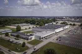 Blackiston Mill Rd Shopping Center: 1418 & 1420 Blackiston Mill Rd, Clarksville, IN 47129