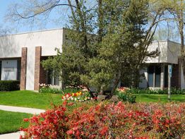 Forum Square: 1117 S Milwaukee Ave, Bldg B, Libertyville, IL 60048