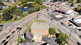 N. Broadway / Fountain City Bank Building : 2802 Essary Dr, Knoxville, TN 37918