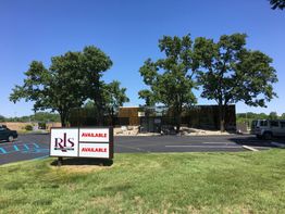 Suites ~ 1400 to 2800 SF: 810 Brown St, Columbus, IN 47201