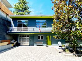 Lotus Building: 921 Aurora Ave N, Seattle, WA 98109