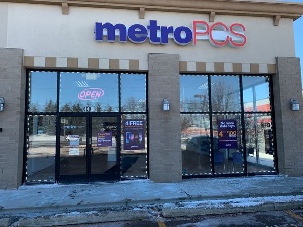 METRO PCS-BUSINESS ONLY - 6005 Highland Rd, Waterford, MI 48327 -  