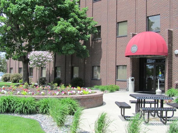 Winsor Office Plaza - 1935 County Road B2 W, Saint Paul, MN 55113 ...