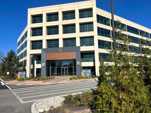 Regus - Parkwood Crossing Center - 450 E 96th St, Indianapolis, IN 46240